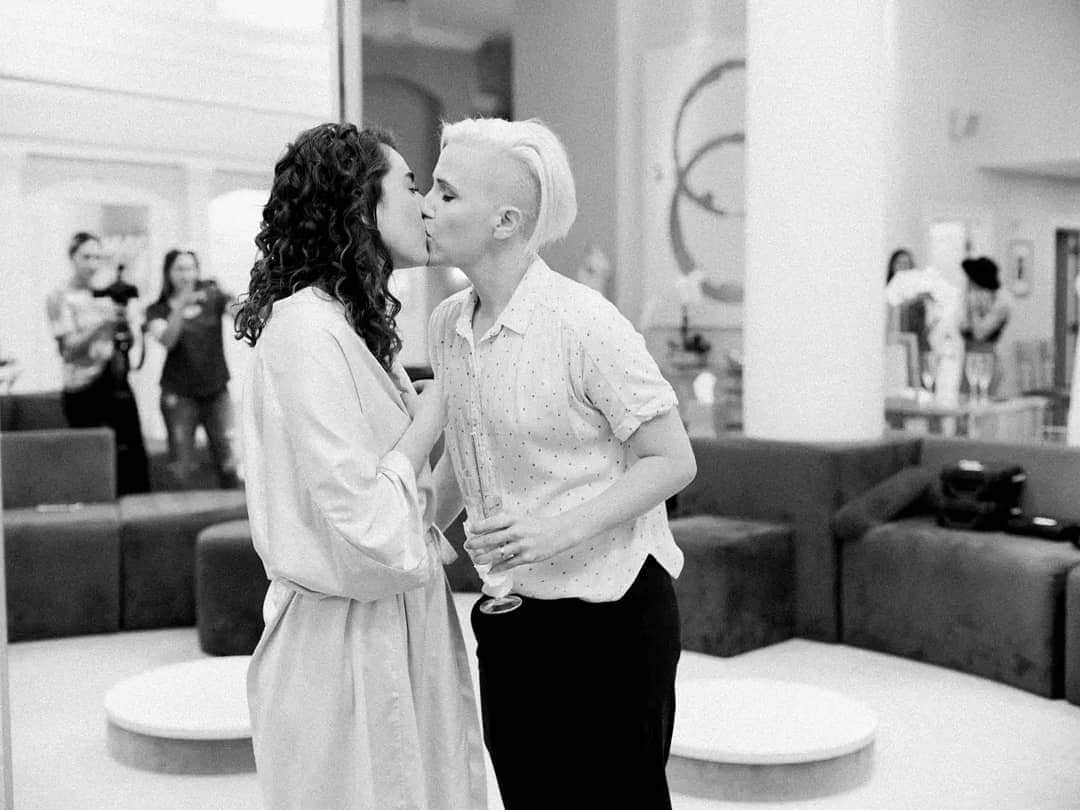 ハナー・ハートのインスタグラム：「...but the best yes will be when we say "I do." ♥️ 💍 ✨ -- #engaged #engayged #wedding #weddingdress #lgbtwedding #queer #queerfashion #engagementring」