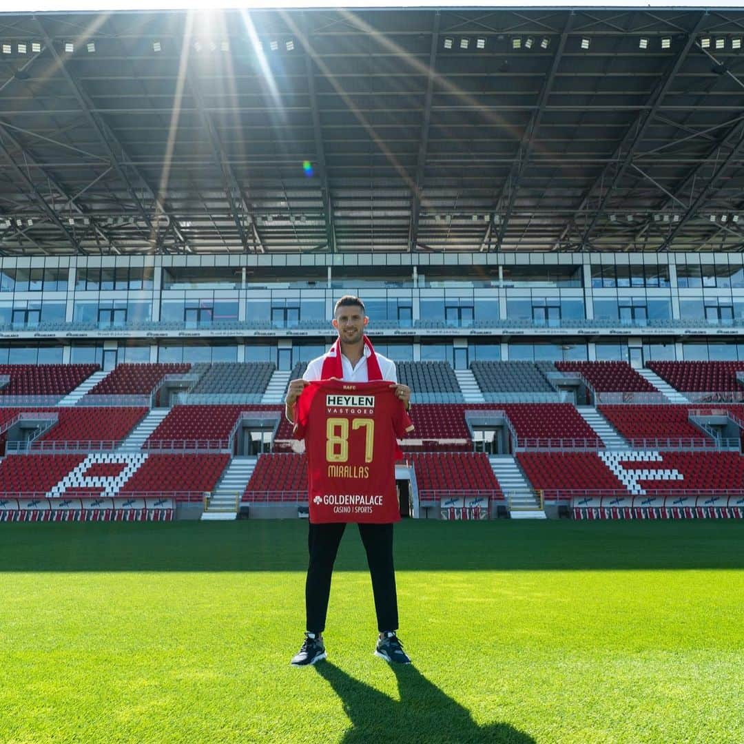 ケヴィン・ミララスさんのインスタグラム写真 - (ケヴィン・ミララスInstagram)「erg blij om terug te komen naar belgië en te tekenen voor @royal_antwerp_fc 🔴⚪️. Très heureux de revenir en Belgique et de signer pour @royal_antwerp_fc 🔴⚪️ KM 87 🤙🏼」8月31日 3時36分 - kmirallas11