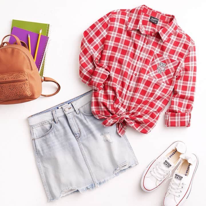 ロック&リパブリックのインスタグラム：「Check out cute new ways to rep your school. Tap to shop collegiate checked shirts and more. #collegecolorsday #Kohls」