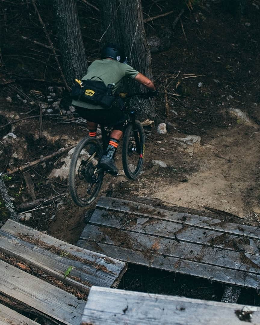 Stanceさんのインスタグラム写真 - (StanceInstagram)「Trail-tested⛰️🌲 Last weekend, @dustinlalikphoto put our Cycling collection to the test with the @baldfacelodge crew. As you can see, they really take a beating. 🚧  Shop 'Endo Crew' and the rest of our Cycling collection now on Stance.com」8月31日 3時57分 - stanceofficial