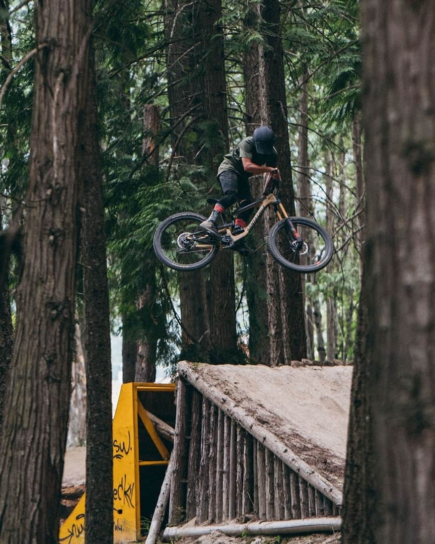 Stanceさんのインスタグラム写真 - (StanceInstagram)「Trail-tested⛰️🌲 Last weekend, @dustinlalikphoto put our Cycling collection to the test with the @baldfacelodge crew. As you can see, they really take a beating. 🚧  Shop 'Endo Crew' and the rest of our Cycling collection now on Stance.com」8月31日 3時57分 - stanceofficial