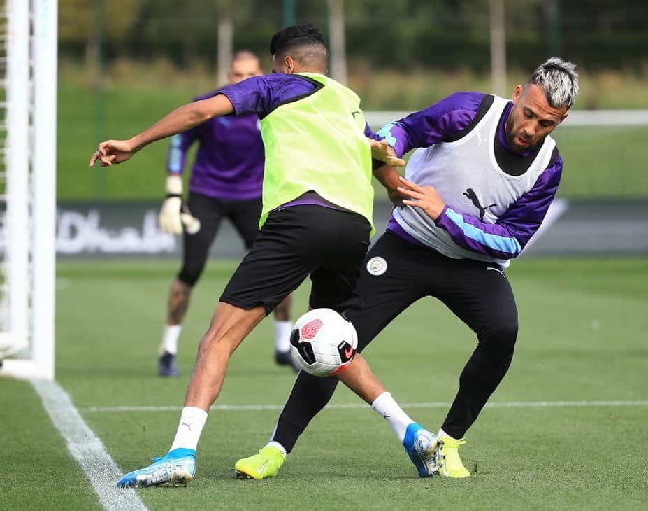 ニコラス・オタメンディさんのインスタグラム写真 - (ニコラス・オタメンディInstagram)「Ready for tomorrow 👊🏻#cmonguys #manchestercity #training」8月31日 4時34分 - nicolasotamendi30