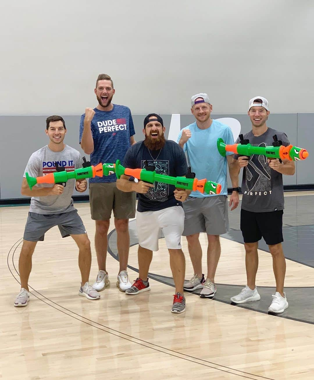 Dude Perfectさんのインスタグラム写真 - (Dude PerfectInstagram)「Launch your own Battle Royale with this massive #Fortnite RL, only from @Nerf! #Nerf #NerfOrNothin #ad」8月31日 4時32分 - dudeperfect