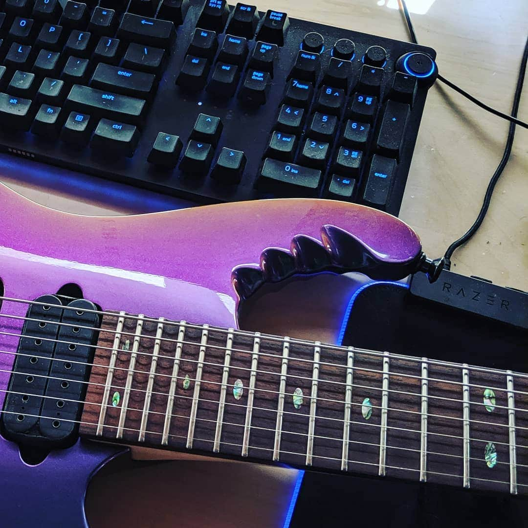 ハーマン・リさんのインスタグラム写真 - (ハーマン・リInstagram)「Let's do a guitars and gaming livestream session today at 2pm PT / 5pm ET /10pm UK time. Twitch.tv/hermanli Come join my chill out Friday livestream 😊🍻 . How about some multiplayer gaming? .  #dragonforce #extremepowermetal #heavymetal #powermetal #newalbum #retroarcade #retroconsole #gaming #pcgamer」8月31日 4時42分 - hermanli