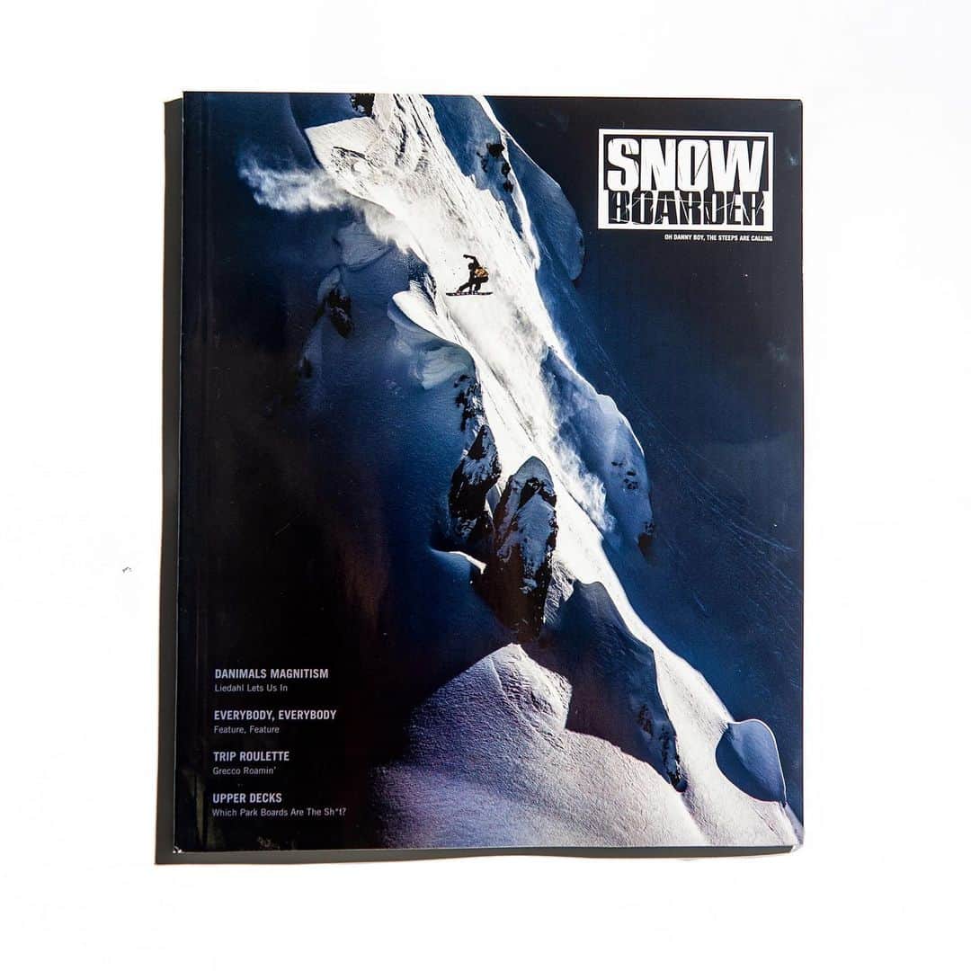 アナログクロージングさんのインスタグラム写真 - (アナログクロージングInstagram)「Insane @snowboardermag cover by @travelindan & @blattphoto. 🤯🤯🤯」8月31日 4時40分 - burtonsnowboards