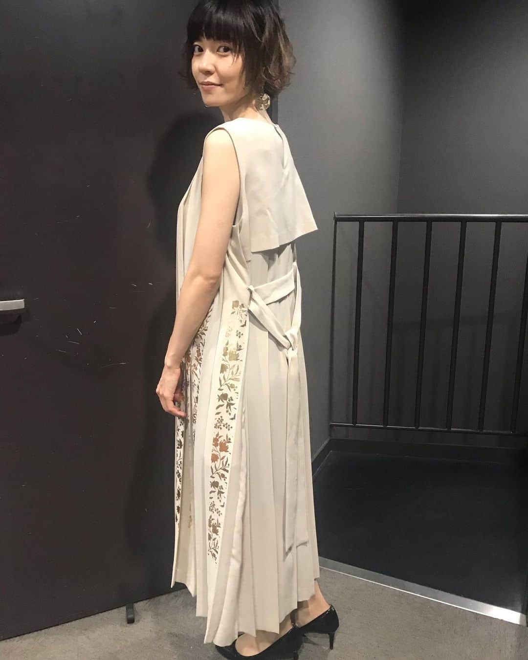 住岡梨奈さんのインスタグラム写真 - (住岡梨奈Instagram)「衣装はmint designs。﻿ 大変お世話になりました◡̈﻿ ﻿ チーフマネージャーが紹介してくれて、﻿ 以降ずっとライブ衣装や舞台挨拶でも﻿ 煌びやかにサポートしていただきました。﻿ ﻿ 心温まるし、美しい形。﻿ 私はミントデザインズを着て歌うのが好きでした。﻿ ﻿ 東京、大阪公演で着ていたのもmint designsです。﻿ 溢れ出る様々な表情をより一層輝かせてくれたことと思います。感謝感謝。 ﻿ たくさんたくさん、ありがとうございました。﻿ #mintdesigns」8月31日 4時46分 - sumioka_rina