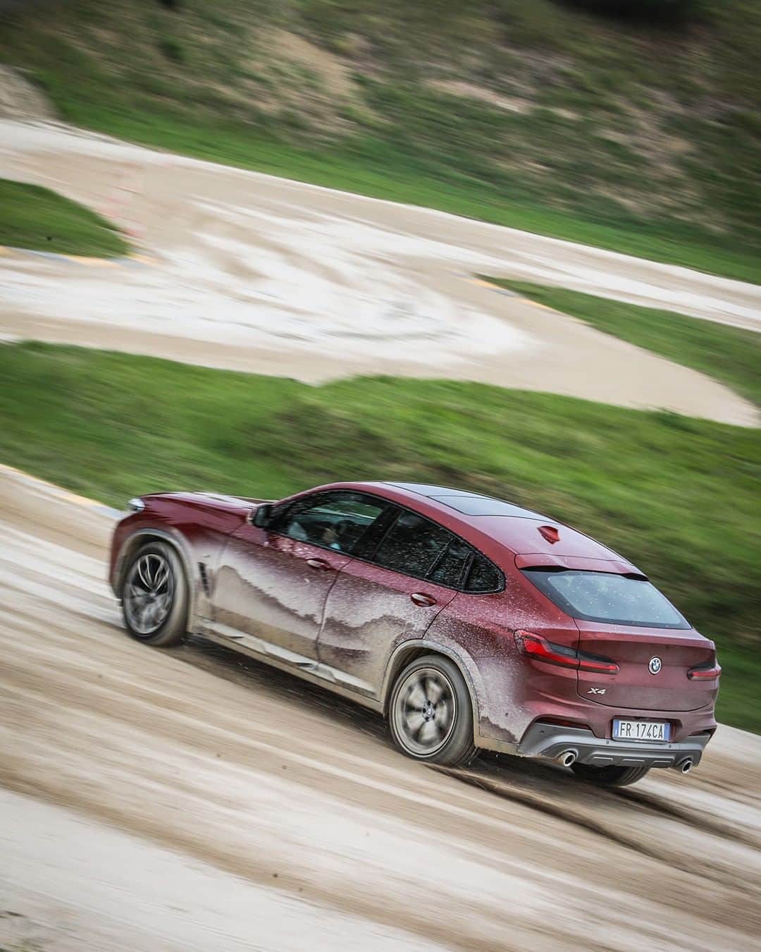 BMWのインスタグラム：「Continuously climbs the mountains of success. The BMW X4. #TheX4 #BMW #X4」