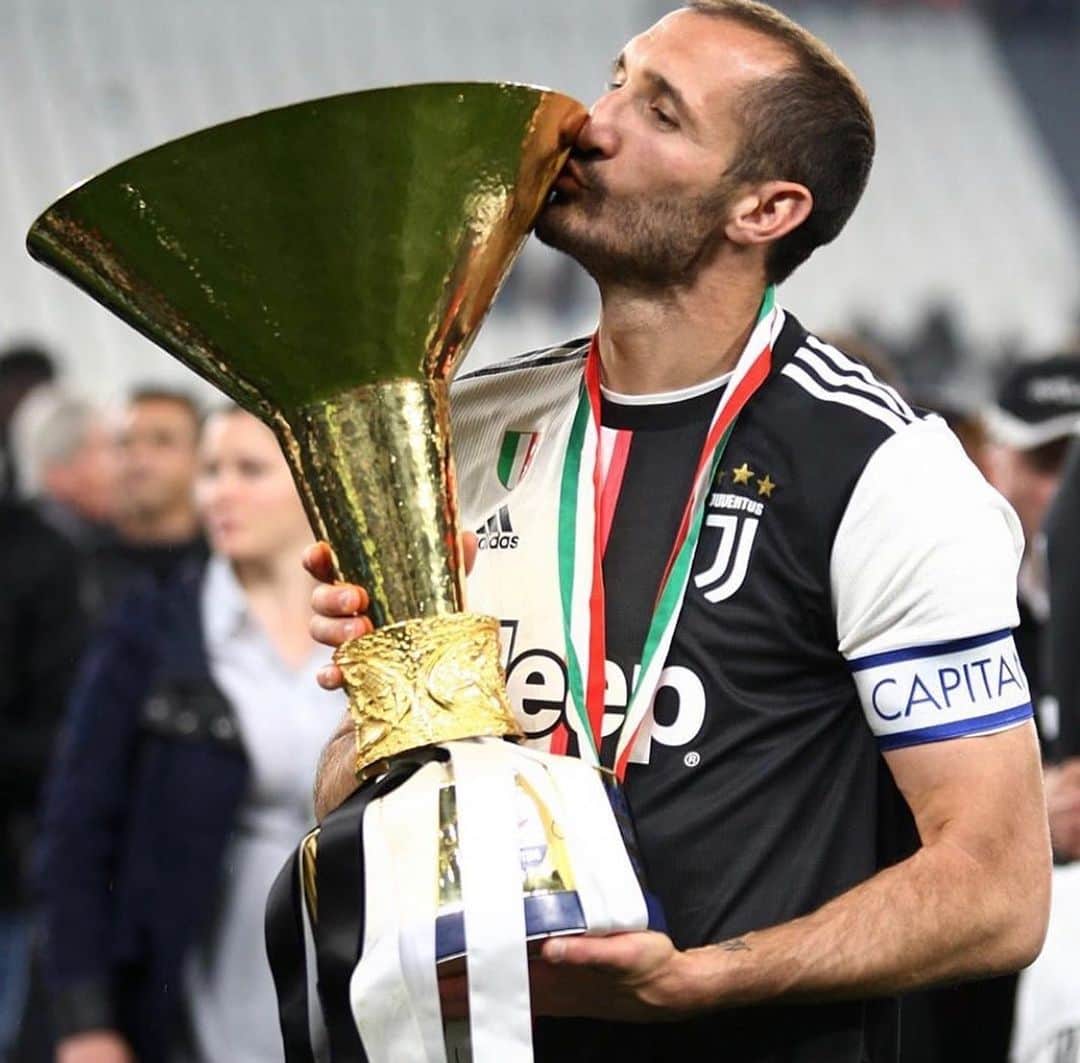 のインスタグラム：「Forza Capitano! 💪🏼 @giorgiochiellini」