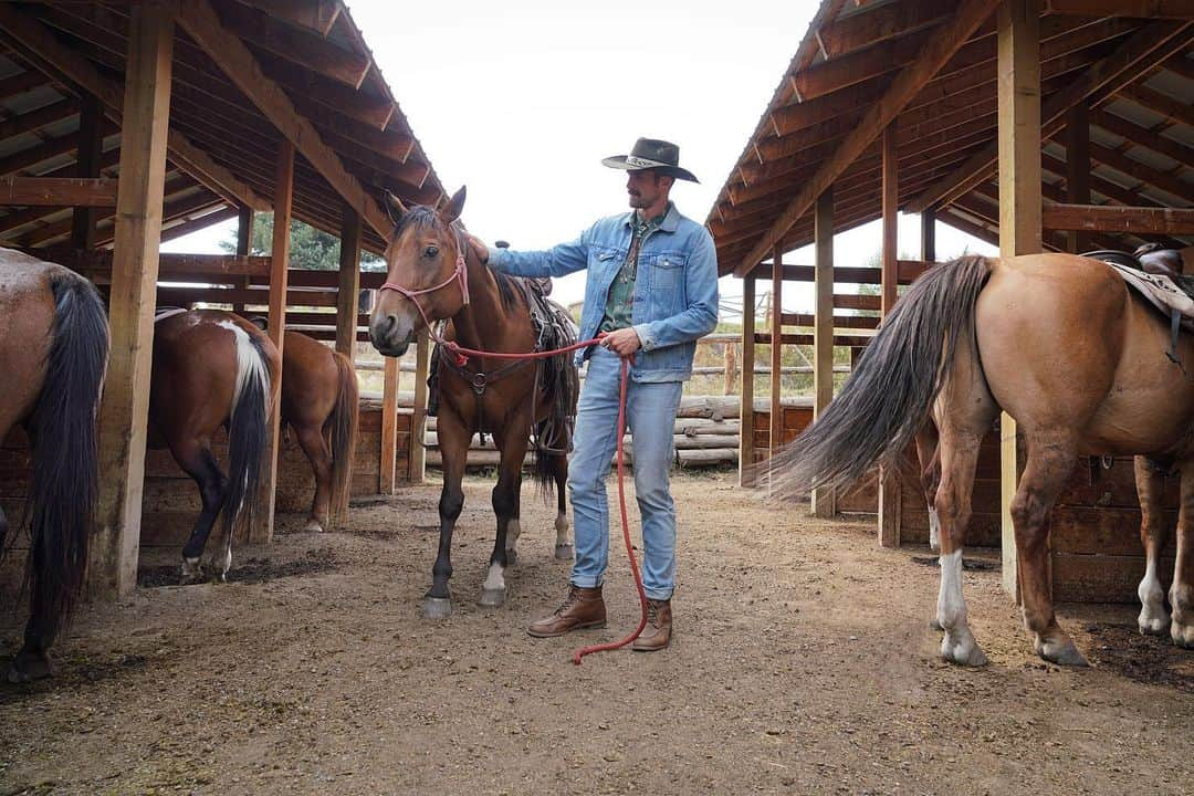 ケビン・ラブさんのインスタグラム写真 - (ケビン・ラブInstagram)「Low Man at the Ranch. “No hour of life is lost that is spent in the saddle” — Winston Churchill」8月31日 5時21分 - kevinlove