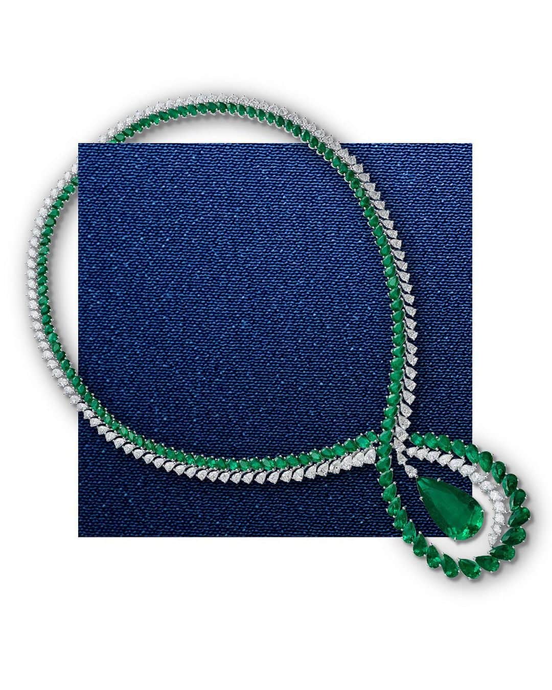 ショパールさんのインスタグラム写真 - (ショパールInstagram)「Under the spell of Colombian #emeralds. Be inspired by their exceptional beauty, made into a spectacular #ChopardHauteJoaillerie necklace. #ChopardRedCarpetCollection」8月31日 6時14分 - chopard