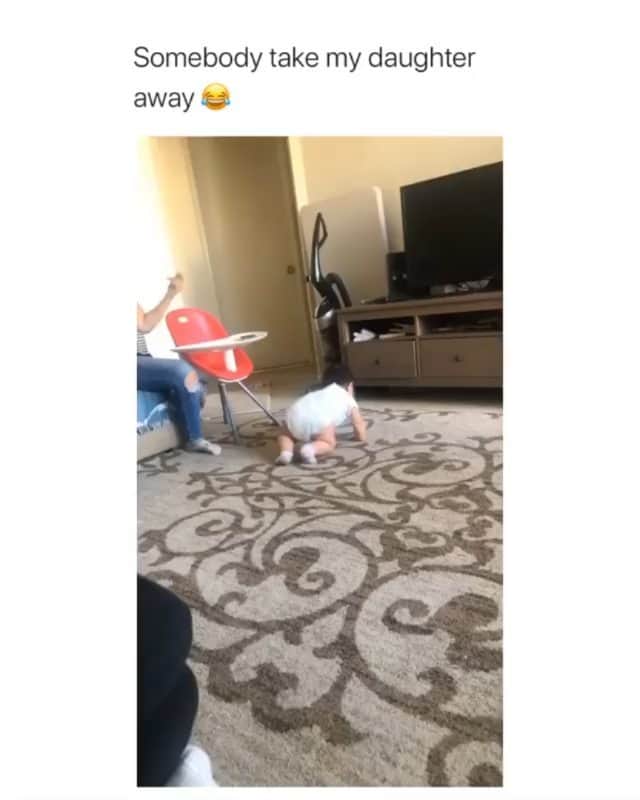 Funny Postsのインスタグラム：「••••••••••• 😂 Someone needs to change her diaper 💬 Video by: @victoriahh.grace 🎥 Double tap for more videos!」