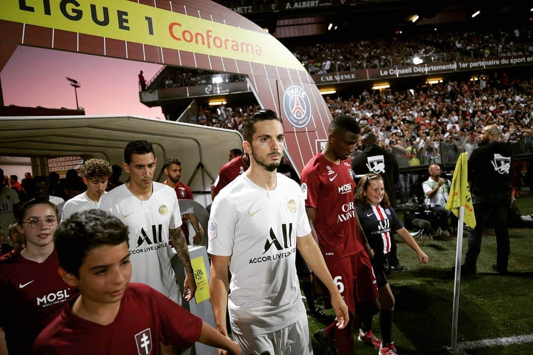 パブロ・サラビアさんのインスタグラム写真 - (パブロ・サラビアInstagram)「🇫🇷 +3 ⚽️ on continue 🔴🔵 🇪🇸 +3 ⚽️ seguimos 🔴🔵 . #PSG #Icicestparis #AllezParis #Ligue1conforama #PS19」8月31日 6時16分 - pablosarabia92