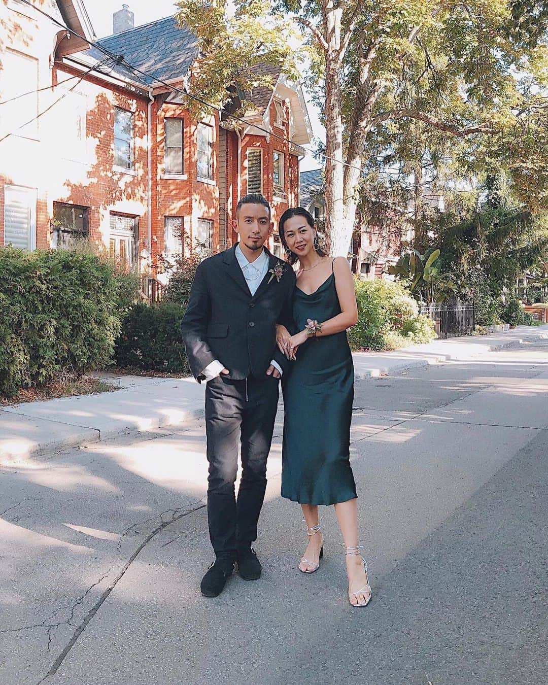 のインスタグラム：「🇨🇦 . 先週、彼の家族とカナダへ初旅行✈️ . 彼のお兄ちゃんの結婚式に参列して来ました♡ . 思い出すだけで泣けてきちゃうくらい素敵な式で 彼と彼の家族と出会えて幸せだなと改めて感謝した日🕊 . またゆっくり結婚式のお話はPostします💒 . #kocowedding2019 #kanada #family #weddingparty」