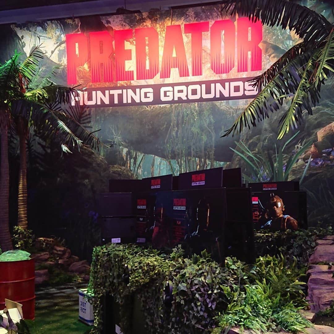 PlayStationさんのインスタグラム写真 - (PlayStationInstagram)「He’s hunting you. Be the first to play #PredatorHuntingGrounds at PAX! Visit the PlayStation Booth (Booth #209) to go hands on this weekend.」8月31日 6時22分 - playstation