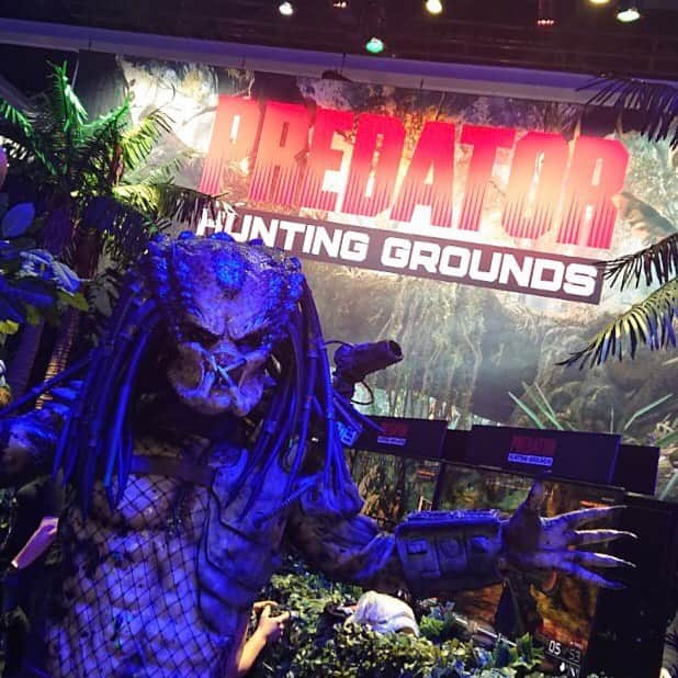 PlayStationさんのインスタグラム写真 - (PlayStationInstagram)「He’s hunting you. Be the first to play #PredatorHuntingGrounds at PAX! Visit the PlayStation Booth (Booth #209) to go hands on this weekend.」8月31日 6時22分 - playstation