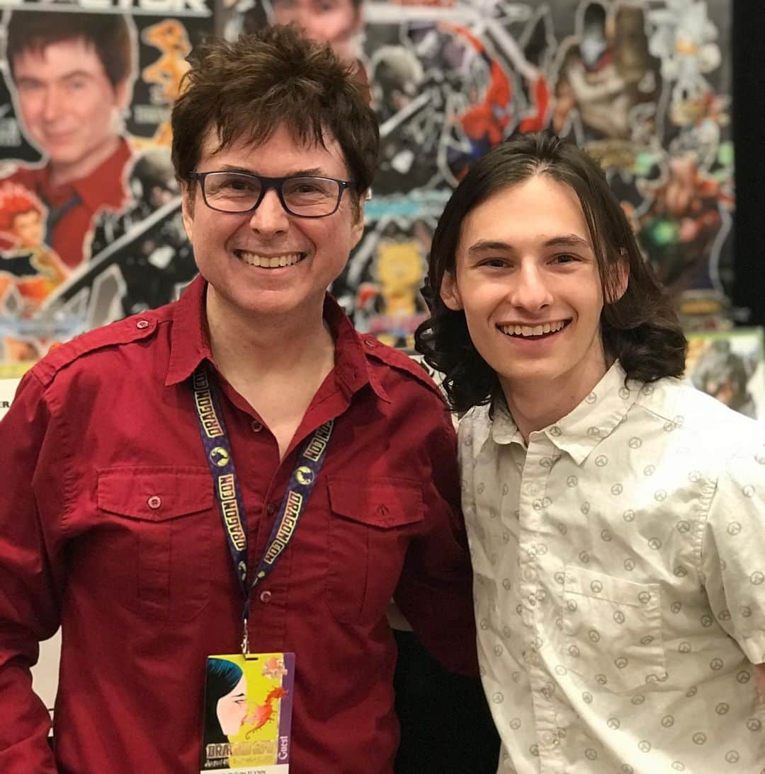 ジャレッド・スコット・ギルモアさんのインスタグラム写真 - (ジャレッド・スコット・ギルモアInstagram)「I’m having a brilliant time at @dragoncon meeting the fantastic community as well as all of the other amazing guests got a picture with @quintonflynn1 and a signature from @davefennoy you can meet all of us on the Walk of Fame in the Marriott! #dragoncon #dragoncon2019」8月31日 6時29分 - therealjaredgilmore