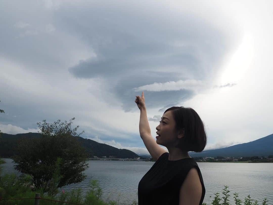 西田あいさんのインスタグラム写真 - (西田あいInstagram)「撮影の合間にでくわした【竜の巣】みたいな雲☁️すごいよね‼︎😲 ・ #天空の城ラピュタ #竜の巣 #バルス #富士山 #mtfuji #fujimt #ノー加工」8月31日 6時33分 - nishidaai