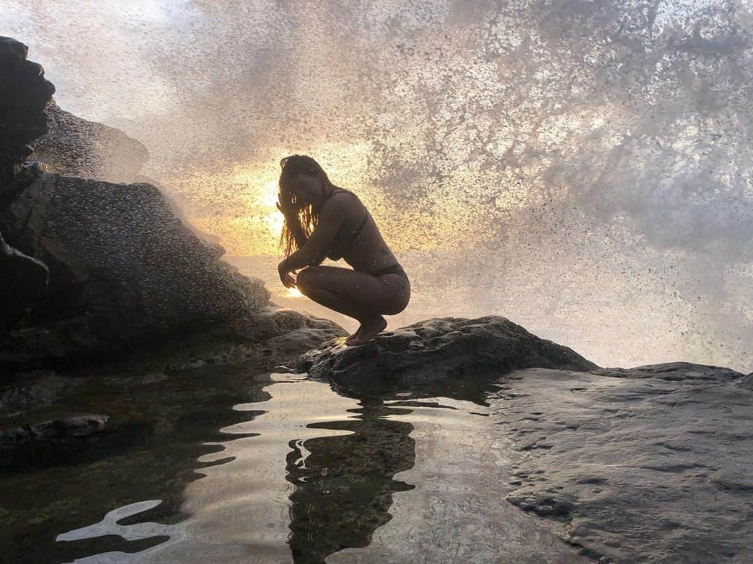 マッケンジー・ダーンのインスタグラム：「Um coração honesto e uma consciência tranquila é a coisa mais bonita que alguém pode ter... 📷 @santoswesley」