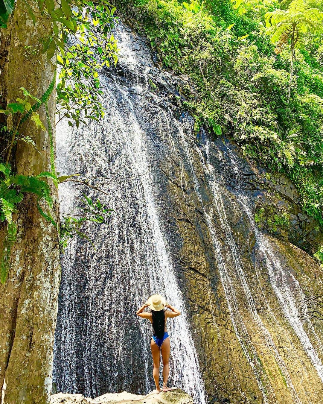 Eri Antonさんのインスタグラム写真 - (Eri AntonInstagram)「Tropical paradise... 🌴🌴🌴🥥🥥 🇵🇷🇵🇷 #puertorico #waterfall - Can’t decide, what’s your fav pic? 1,2 or 3? 😉💚」8月31日 7時06分 - erianton_