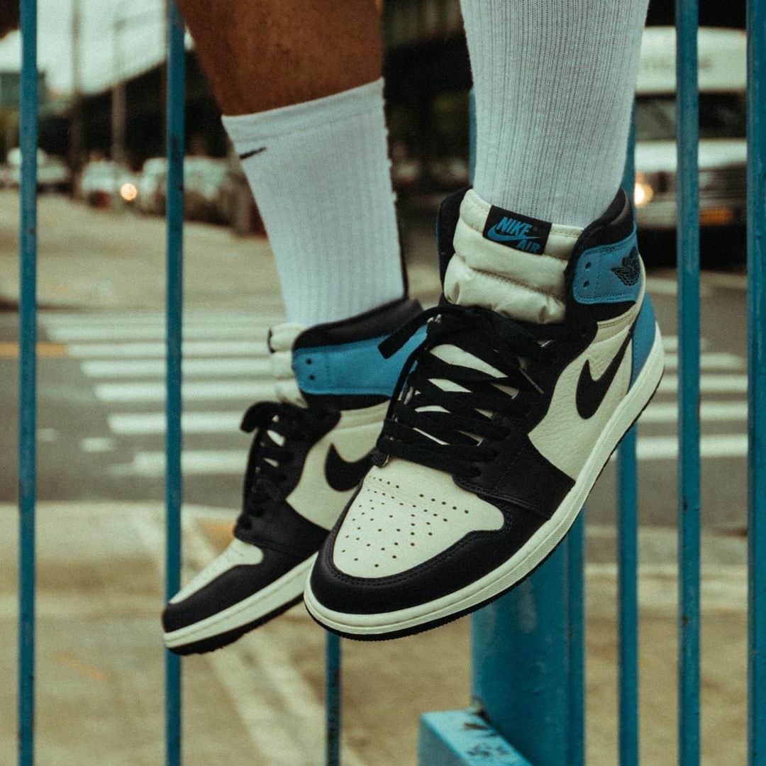 Sneaker News x Jordans Dailyさんのインスタグラム写真 - (Sneaker News x Jordans DailyInstagram)「Who’s ready for tomorrow’s Jordan 1 UNC release? Tap the link in the bio to see what stores are grabbing them #jordansdaily 📸: @robertusainc」8月31日 7時12分 - jordansdaily