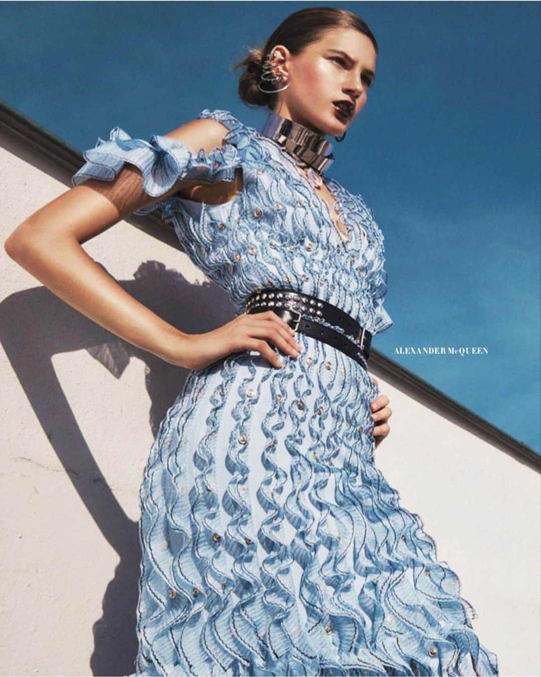 ヴァレリー・カウフマンのインスタグラム：「In the clouds ☁️ @HarpersBazaarCZ September Cover Story by @GregKadelStudios 💙 @mariakohutik @evzeniehabron @nicolasjurnjack @julymua」