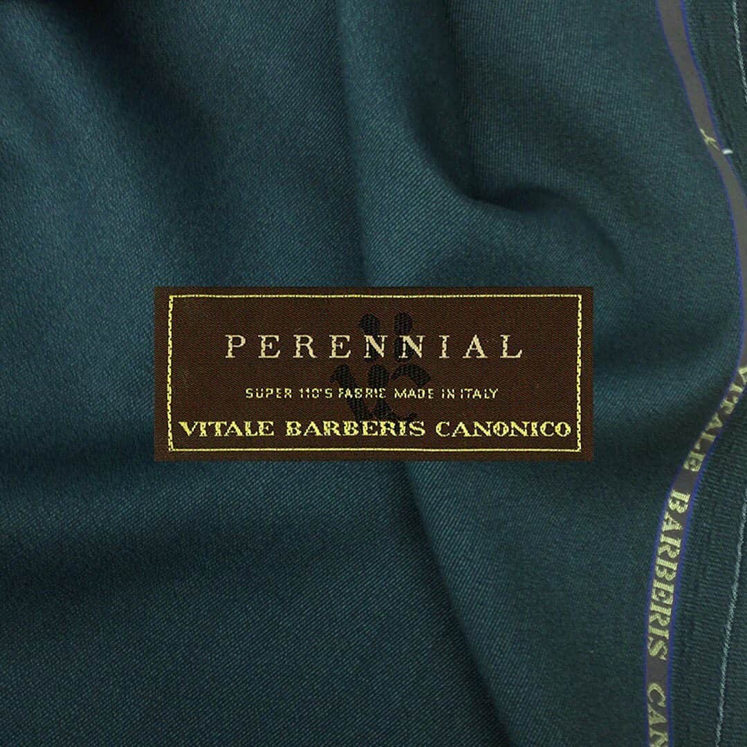 Global Style（グローバルスタイル）さんのインスタグラム写真 - (Global Style（グローバルスタイル）Instagram)「トレンドのグリーンスーツをカノニコの生地仕立てた上質な1着。 個性的なカラーのグリーンでも深みのあるカラーで上品さを演出。非常にお洒落なスタイルです。 * ◆ブランド：カノニコ 【2ピース】 ◆通常１着価格：68,000円～ ◆2着コンビ価格：44,000円～ 【3ピース】 ◆通常１着価格：92,000円～ ◆2着コンビ価格：59,500円～ * 19年秋冬モノ新作生地入荷！ グローバルスタイルではお得なフェアも開催中。詳しくは公式サイトへ。 ⇒ @globalstyle_jp * #globalstyle #ginzaglobalstyle #グローバルスタイル #スーツ #スーツスタイル #スーツ着こなし #スーツ好き #オーダースーツ #オーダーシャツ #紳士服 #着こなし #テーラー #カノニコ #CANONICO #グリーンスーツ #ダブルスーツ #アースカラー #カーキコーデ #グリーンコーデ」8月31日 7時18分 - globalstyle_jp