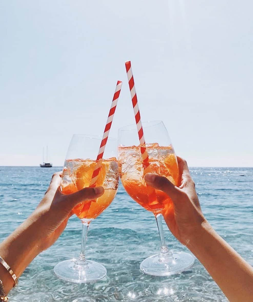 ビービーダコタさんのインスタグラム写真 - (ビービーダコタInstagram)「Let the 3-day weekend begin babes 🍹🍹 #bbdinspo via @tularosalabel」8月31日 7時21分 - bbdakota