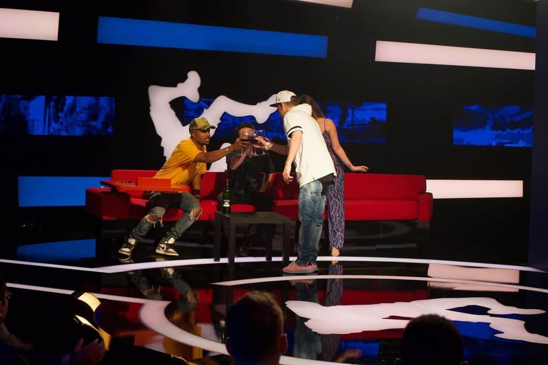 ロブ・ディアデックのインスタグラム：「🍷🍷🍷Tonight we drink wine and celebrate the success of @steelobrim’s podcast @wineandweedpodcast. We have a very special episode of @Ridiculousness with Sterling and his partner in crime, @chrisreinacher! Grab a bottle of wine and enjoy! 🍷 🍷🍷🍷」