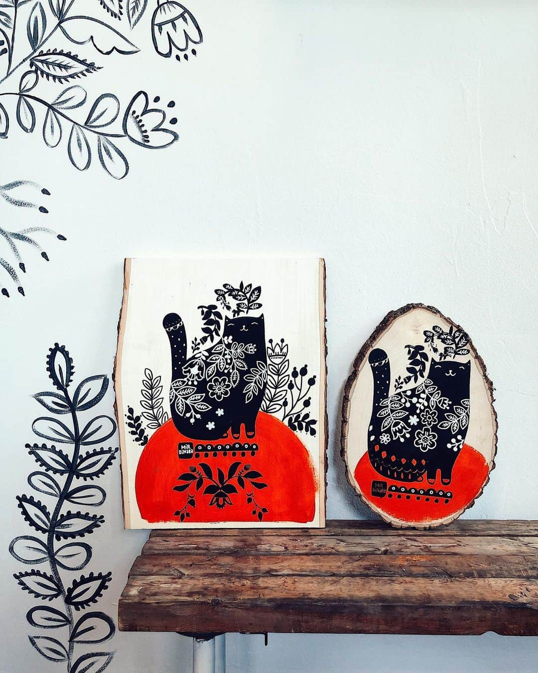 Dinara Mirtalipovaのインスタグラム：「More kitties made it to my pop-up gallery today 🤘😻 come visit if you’re in #ClevelandOhio area, I’m here from 6:00pm-9:00pm only on Fridays and Saturdays (Tremont, on the corner of Professor and College) #tremontohio #thisiscle #folkart #mirdinara #mirdinaragallery」
