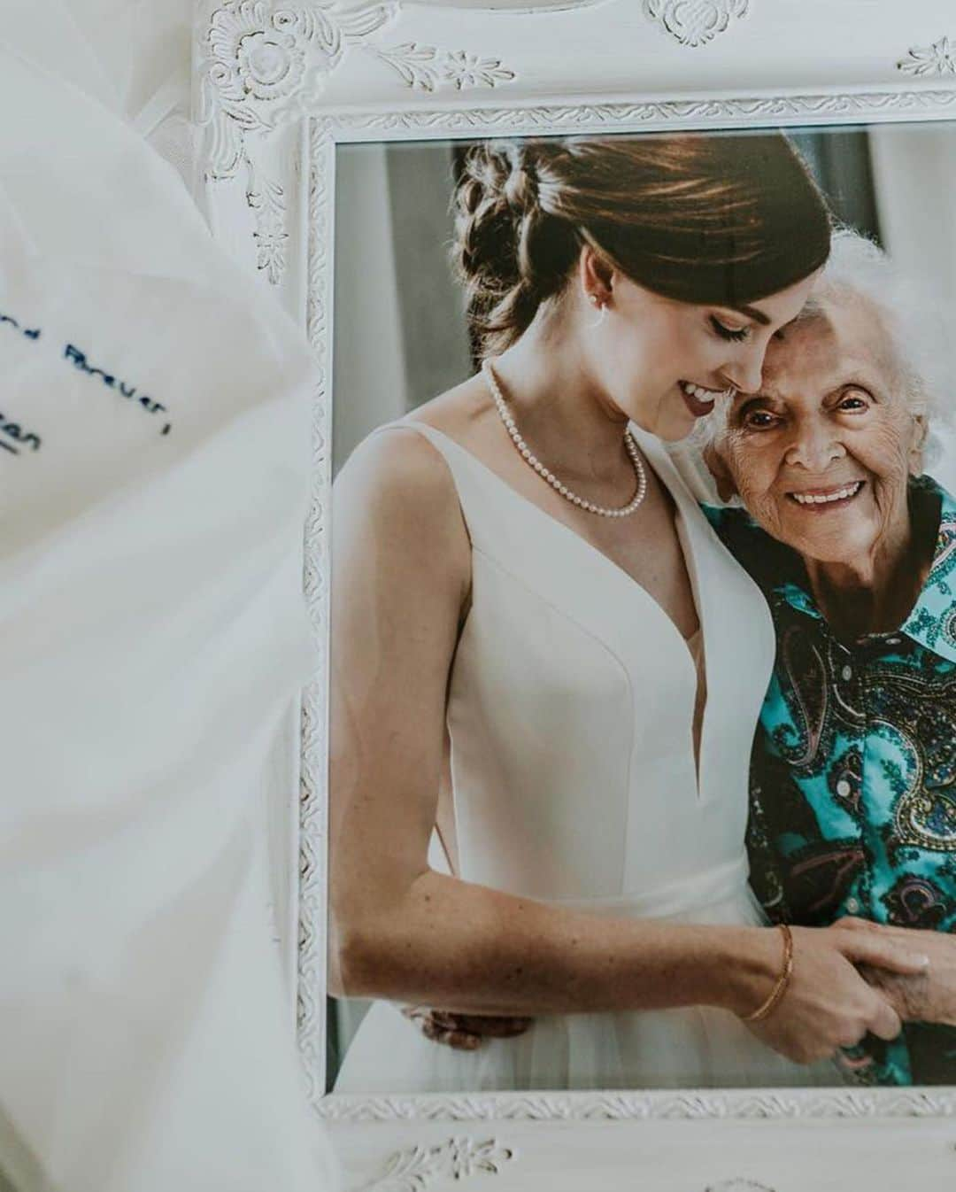 People Magazineさんのインスタグラム写真 - (People MagazineInstagram)「A photo is worth a thousand words. ❤️Tara Foley captured the most heartwarming photos with her 102-year-old grandma Stasia in her wedding dress before her beloved Nana passed away less than a month later. 💕As a surprise to her family, Tara kept the photos with Nana a secret, and revealed them on her wedding day. Nana's last wish to attend her granddaughter's wedding. Tap our bio link for more on this incredible story. | 📷: Marie Kamp/Red Door Photography」8月31日 7時23分 - people