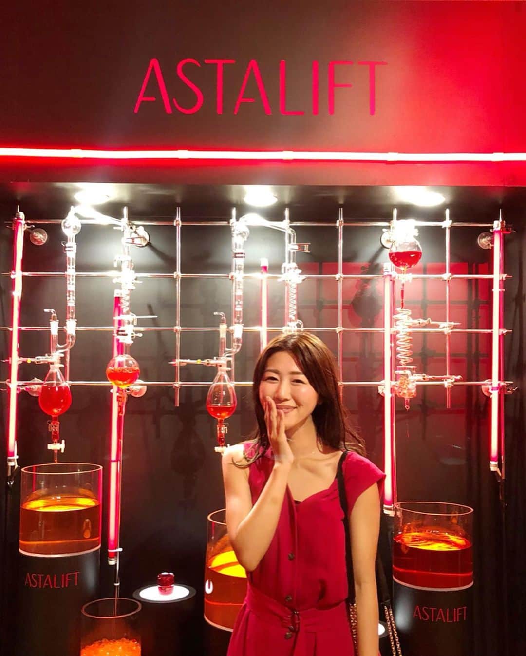 のインスタグラム：「おはようございます☆ : 先日は♪ 富士フイルムから出ているお化粧品♪ @astalift_japan : 〝アスタリフト ジェリー アクアリスタ〟がリニューアルされ、 新しくなったという事で、 リニューアルパーティーへ行ってきました☆ : 実際に新しく発売されるジェリーに手で触れたらプルプルでスーッと肌に溶けて浸透力が凄い！！ : アスタリフトのリブランディングを実施しブランドの世界観が変わったのを体感してみて、 さらに高級感と大人な女性のイメージを感じました☆ : これから毎日使うのが楽しみです！ : #ASTALIFTLAB #アスタリフトラボ #富士フイルム  #フジフイルム  #fujifilm  #美容  #アスタリフト  #astarift」