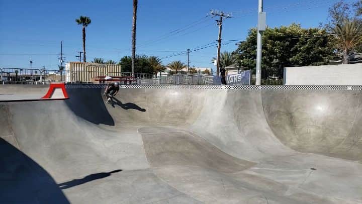 岡本碧優のインスタグラム：「New one🤘🤘🤘Been working on this for a bit now, finally got one down. Thank you @triforce_krew @ray0221 🙏🙏🙏@santacruzskateboards @santacruzwmns @independenttrucks @rictawheels @bronsonspeedco @dcshoes_japan @hi_5.skatepark @division_osaka #6556skateboarding」