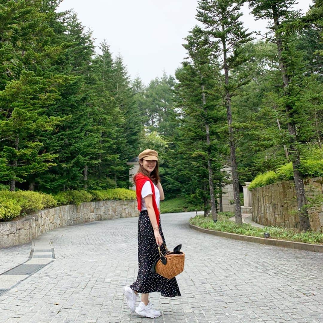 吉田美紀さんのインスタグラム写真 - (吉田美紀Instagram)「・ ・ 8月も気がつけば最終日ですね！ 変わりやすいお天気続きだけど 少し涼しくなってきてお散歩も快適に… ・ 最近スニーカーも履くようになりました👟 これなら転ばなそう！！笑 ・ #coordinate #outfit #ootd #look #style #fashion #wardrobe #instagood #instafashion #8月最終日 明日から#9月」8月31日 8時29分 - miki__yoshida