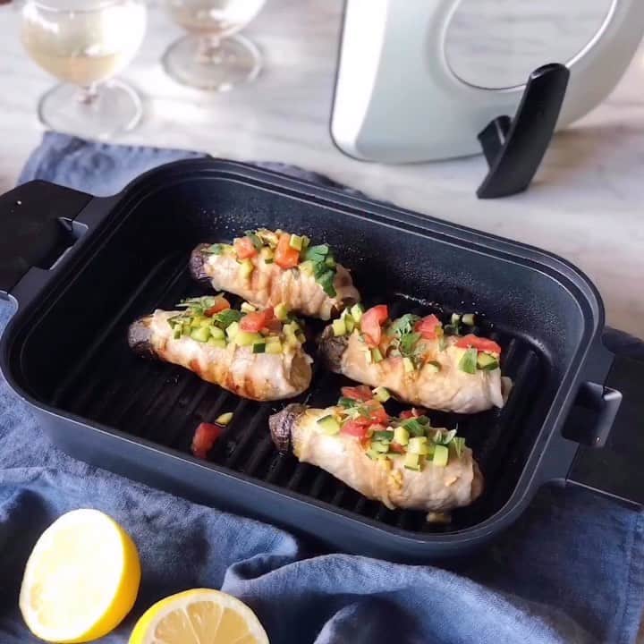 のインスタグラム：「If you want love pork, watch this 😋😋 Ingredients: - 4 eggplants - 8 thin slices of pork loin - ½ cucumber - ½ tomato - ½ ginger knob, chopped - 2 tbsp Ponzu (Japanese citrus sauce) or a mix of 2 tsp sugar, 2 tsp soy sauce, and 2 tsp vinegar - 2 green Shiso leaves - Some salt  Steps:  1. Peel eggplants and sprinkle salt over. 2. Wrap them with pork slices. 3. Dice a cucumber and a tomato. 4. Mix the vegetables with ginger and Ponzu(You can mix sugar, soy sauce, and vinegar if you don't have Ponzu) to create a sauce. 5. Preheat Steam Grill for 3 minutes on medium heat. 6. Put the eggplants and get grill marks on while turning them around. 7. Pour water in the water pocket and steam for about 5 minutes until soft. 8. Turn off the heat and put the sauce. 9. Lastly, put some green Shiso leaves torn to serve.  Enjoy! 🙌」