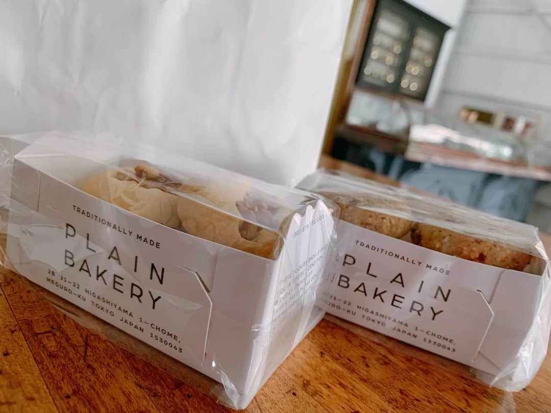 美香さんのインスタグラム写真 - (美香Instagram)「@story_love40 の撮影中、 編集の河合さんが買ってくれた#plainbakery のクッキー。美味しかったなぁぁぁ🍪 ３枚目は今欲しい目薬。 海外に行く友人にお願いしよーぅ！」8月31日 8時51分 - mikaofficial99