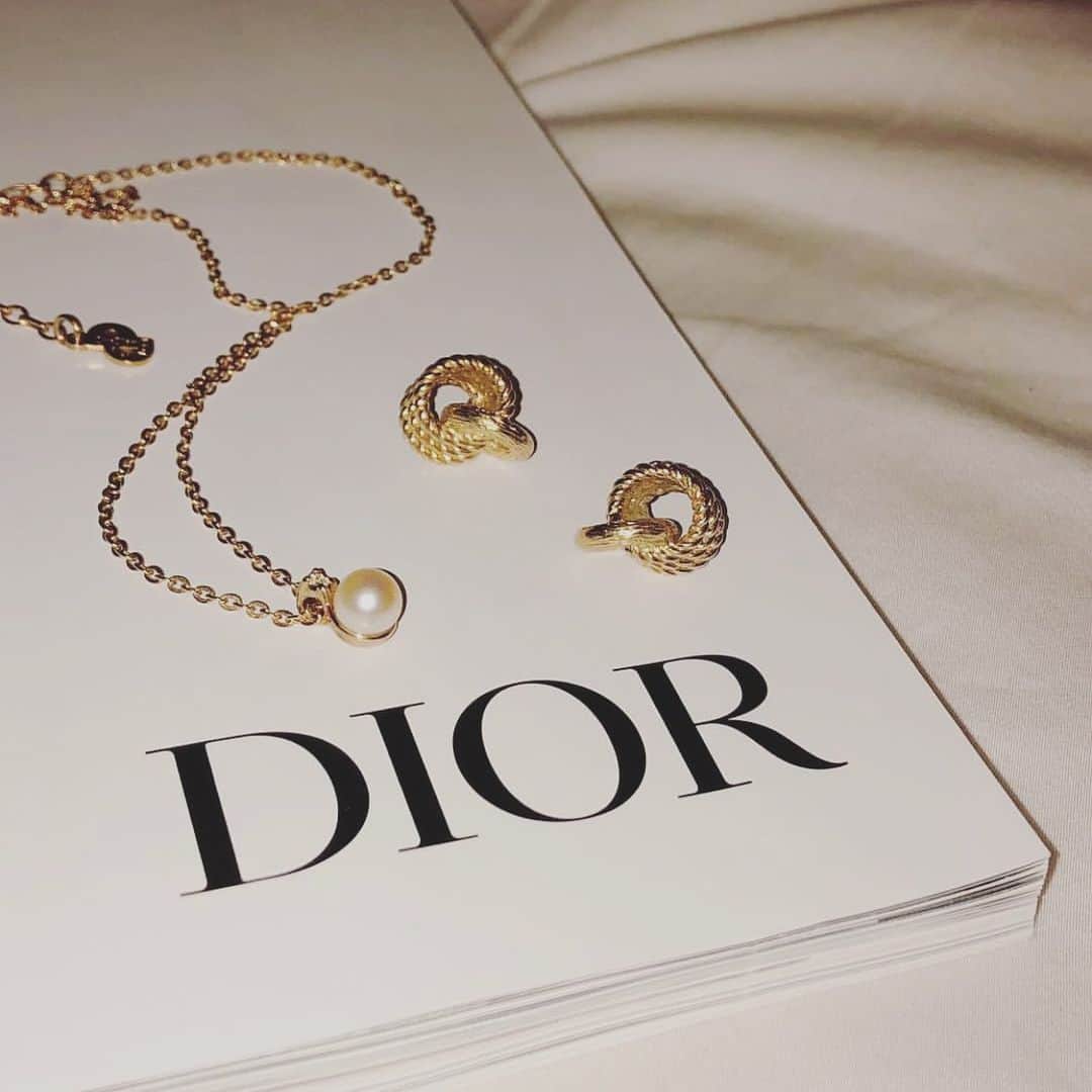 のインスタグラム：「かわいいアクセ欲しいな👼🏽💎 なにかオススメありますか🦋」