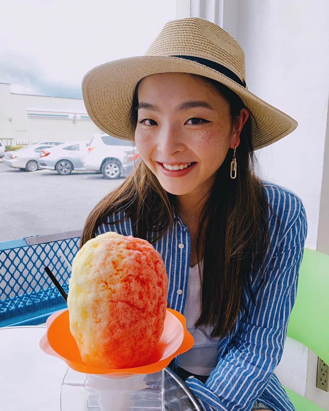 マイア・シブタニさんのインスタグラム写真 - (マイア・シブタニInstagram)「Strawberry, banana, & mango 😋🍧 What are your favorite shave ice flavors? Should @alexshibutani and I open a shave ice spot? 🤔😎 #shibsibsshaveice」8月31日 8時59分 - maiashibutani