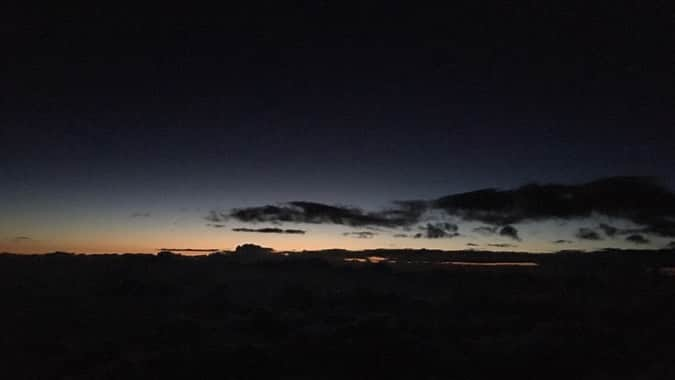 坪井保菜美さんのインスタグラム写真 - (坪井保菜美Instagram)「🗻 毎日当たり前のように見る太陽だけど、 富士山から見えた太陽は、感動したな。 ・ 凍える寒さで、ふらふらしてしんどかったけど、 そんなん吹き飛んじゃうエネルギーの強さを感じたよ。 ・ 自然の力はすごいなー。 心痛む事もハッピーな事も、 色んな意味で学んだ富士様でした。 ・ #富士山 #御来光 #登山 #トレッキング #日の出  #太陽 #朝陽 #感動 #自然 #エネルギー #チャージ  #充電 #世界遺産 #mtfuji」8月31日 9時00分 - honamitsuboi