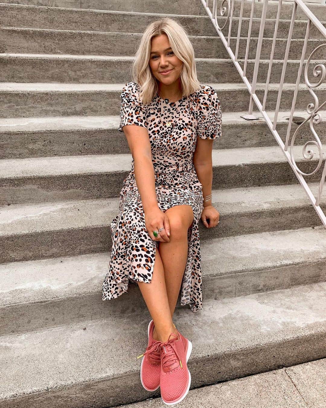 Cole Haanさんのインスタグラム写真 - (Cole HaanInstagram)「"Just got these new rose colored @colehaan sneaks & thought they would look so good with this leopard dress!" - ⁠@bresheppard ⁠ We definitely agree! #ColeHaanAllDay⁠」8月31日 9時06分 - colehaan
