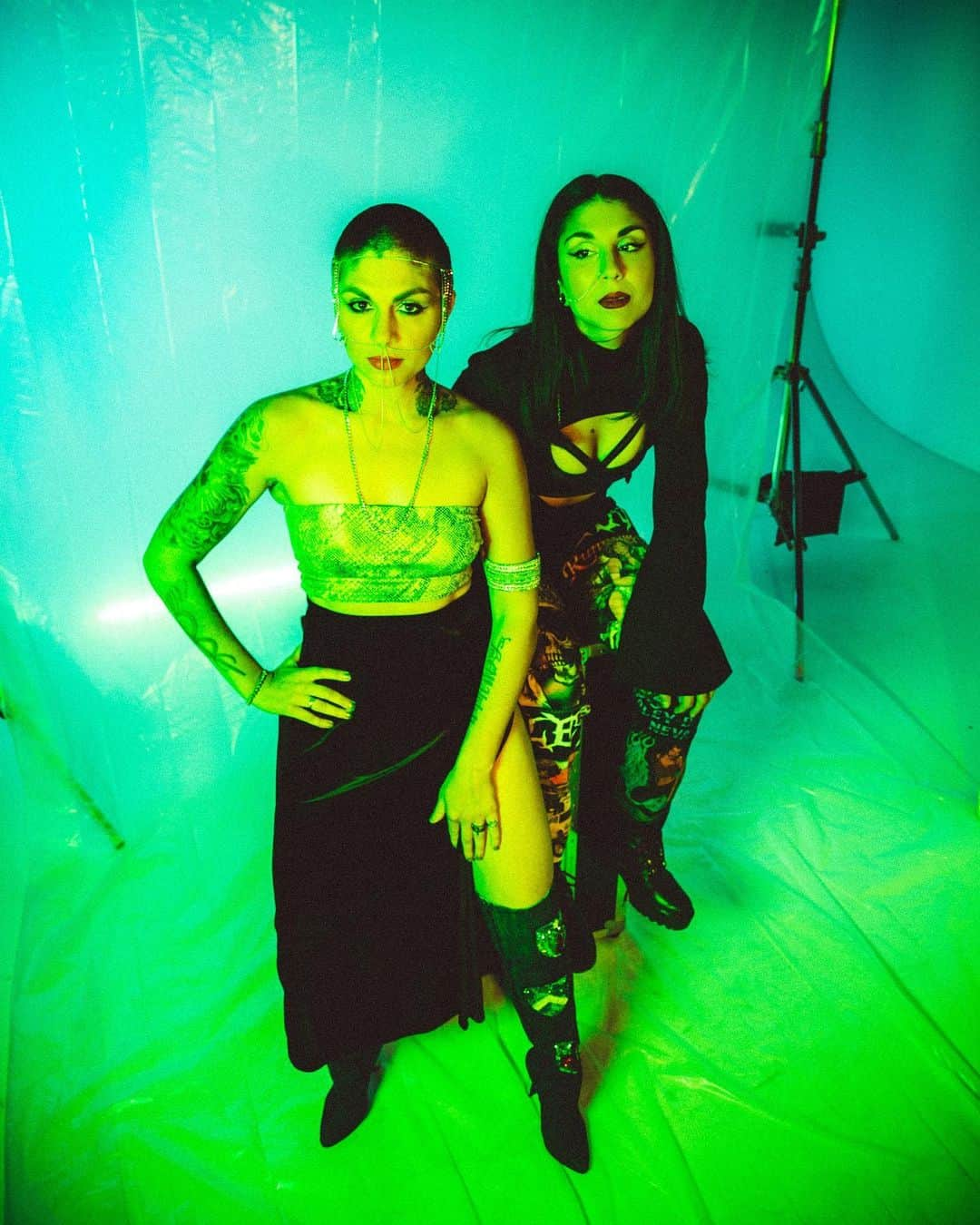 クルーウェラさんのインスタグラム写真 - (クルーウェラInstagram)「do you ever feel like a free bitch in chains? think about it」8月31日 9時12分 - krewella