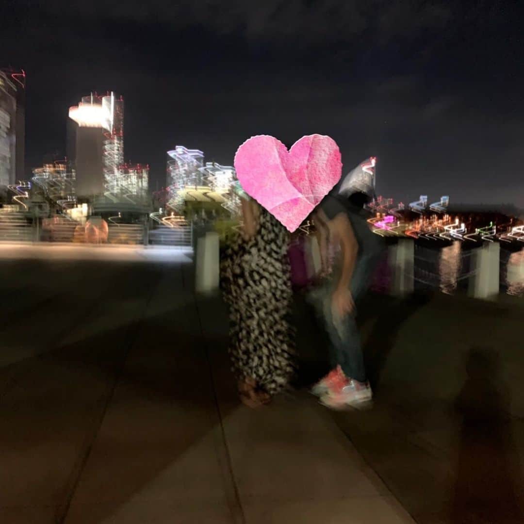 山根良顕さんのインスタグラム写真 - (山根良顕Instagram)「家族でご飯行って散歩！ 娘も写真撮れるようになって成長を感じてたら、写真ブレブレw」8月31日 9時38分 - ungirls_yamane