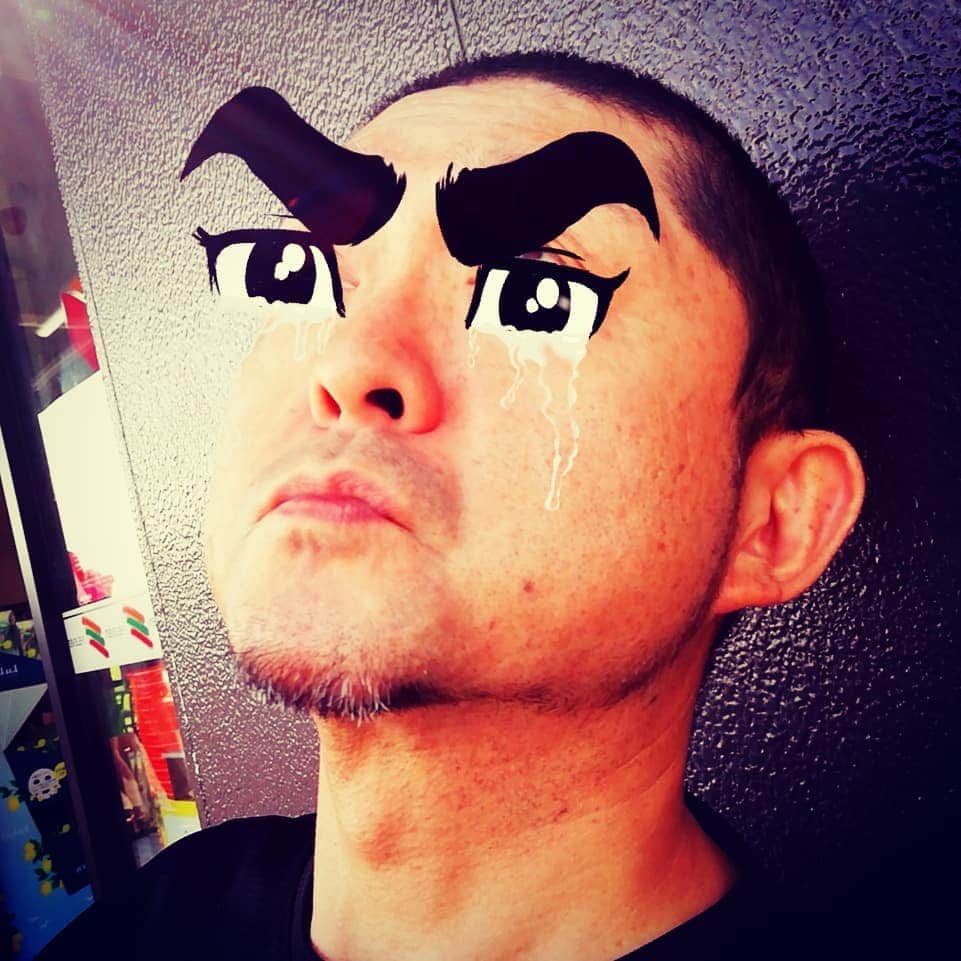 松本隆博のインスタグラム：「。 涙の味はどんな味。 涙の味はナミダージ。 …嬉し涙は味を伝えよう …悔し涙は舐めて味を覚えろ 「ナミダージ」 作詞作曲：松本隆博」
