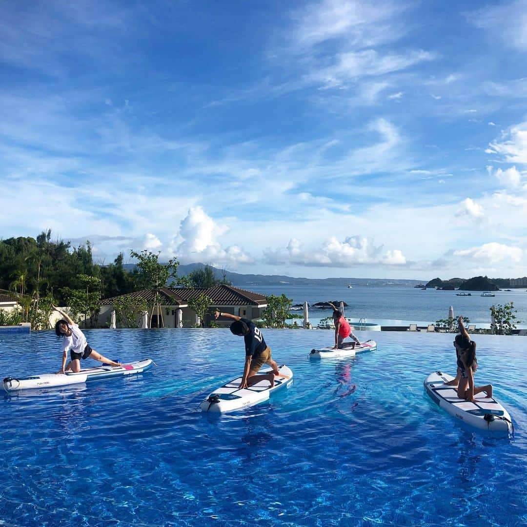 田中律子さんのインスタグラム写真 - (田中律子Instagram)「HALEKULANI SUP YOGA🏄‍♀️ 田中律子監修ハレクラニサップヨガ、昨日今日明日とレッスン担当してます🌈🌞🤩 参加してくれたみなさま、ありがとうこざいました😊🙏 #ハレクラニ沖縄  #halekulaniokinawa  #supyoga  #田中律子監修ハレクラニサップヨガ  #jsya  #日本サップヨガ協会」8月31日 10時11分 - ri2kotanaka