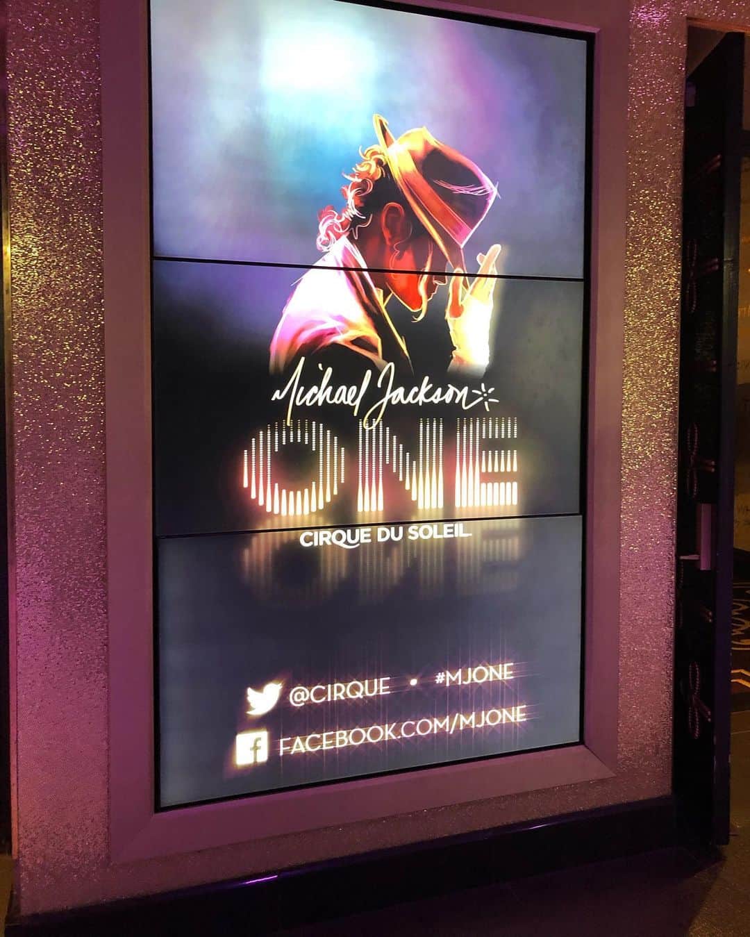福見真紀さんのインスタグラム写真 - (福見真紀Instagram)「ショーは見てみたかったマイケルジャクソンの「ONE」を鑑賞しました😎✨ マイケルの歌とダンサーさんのパフォーマンスが最高だった👯‍♀️ #ラスベガス #lasvegas  #one」8月31日 10時13分 - mak1ch1