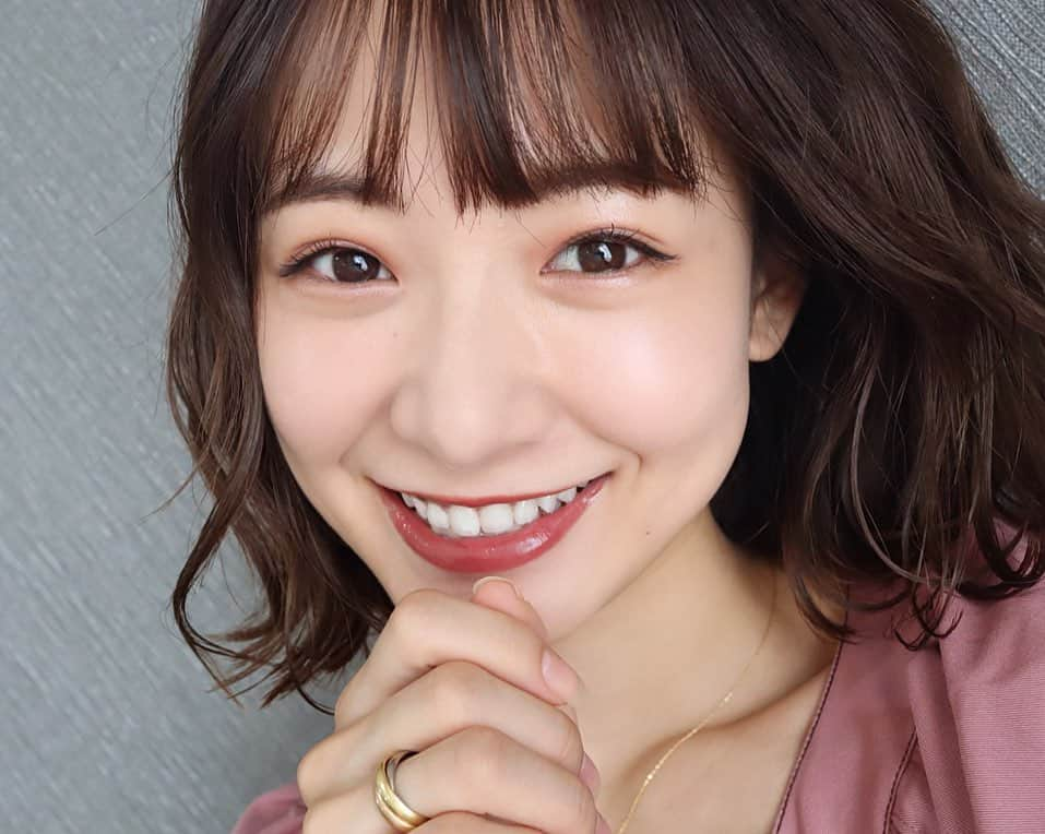 西川瑞希（みずきてぃ）さんのインスタグラム写真 - (西川瑞希（みずきてぃ）Instagram)「"朝用、塗るマスク"で白肌仕上げ💠マジョリカマジョルカ様から頂き、早速ワクワクしながら使ったアイテムが素晴らしかった☺︎ . #マジョリカマジョルカ #ミルキースキンマスク #化粧下地 . 洗顔後これ1本で『化粧水、乳液、保湿マスク、トーンアップ、化粧下地』まで完成してくれて塗った瞬間元のお肌を忘れちゃうくらい、トーンアップパウダーで自然にお肌が白く明るく⤴️ . 最初は水分を含んだような柔らかなテクスチャーでお肌に馴染ませていくと段々"ピタり"と密着♡保湿もできる商品みたいで商品力の高さにもびっくりでした❕ . 11月に新色もでるみたい…✨どんな色味だろう😍？楽しみです// . @majolicamajorca.official #makeup #ベースメイク #白肌 #透明感メイク#PR」9月29日 13時22分 - mizuki_nishikawa_