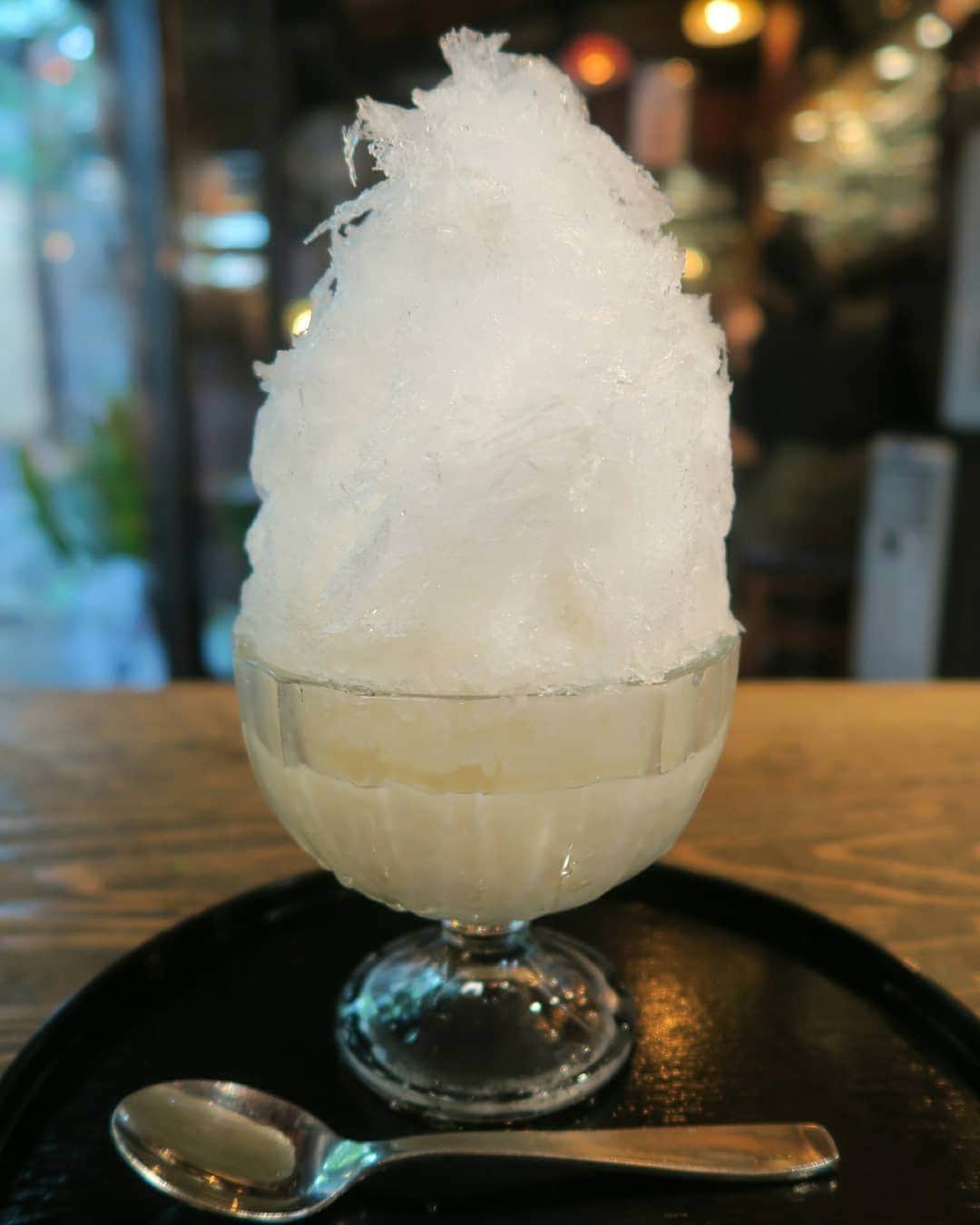 泉水はる佳さんのインスタグラム写真 - (泉水はる佳Instagram)「美味しい甘酒が飲みたい、を叶えてくれる私にとってのごちそう。 食べ進めると、氷と甘酒がいい感じに混ざりあいシャーベットのようになる。 まだまだ暑い。 疲れたときこそ。 疲れてなくても。 #氷甘酒 #甘酒 #かき氷 #神田明神 #天野屋」9月29日 13時29分 - harukasensui