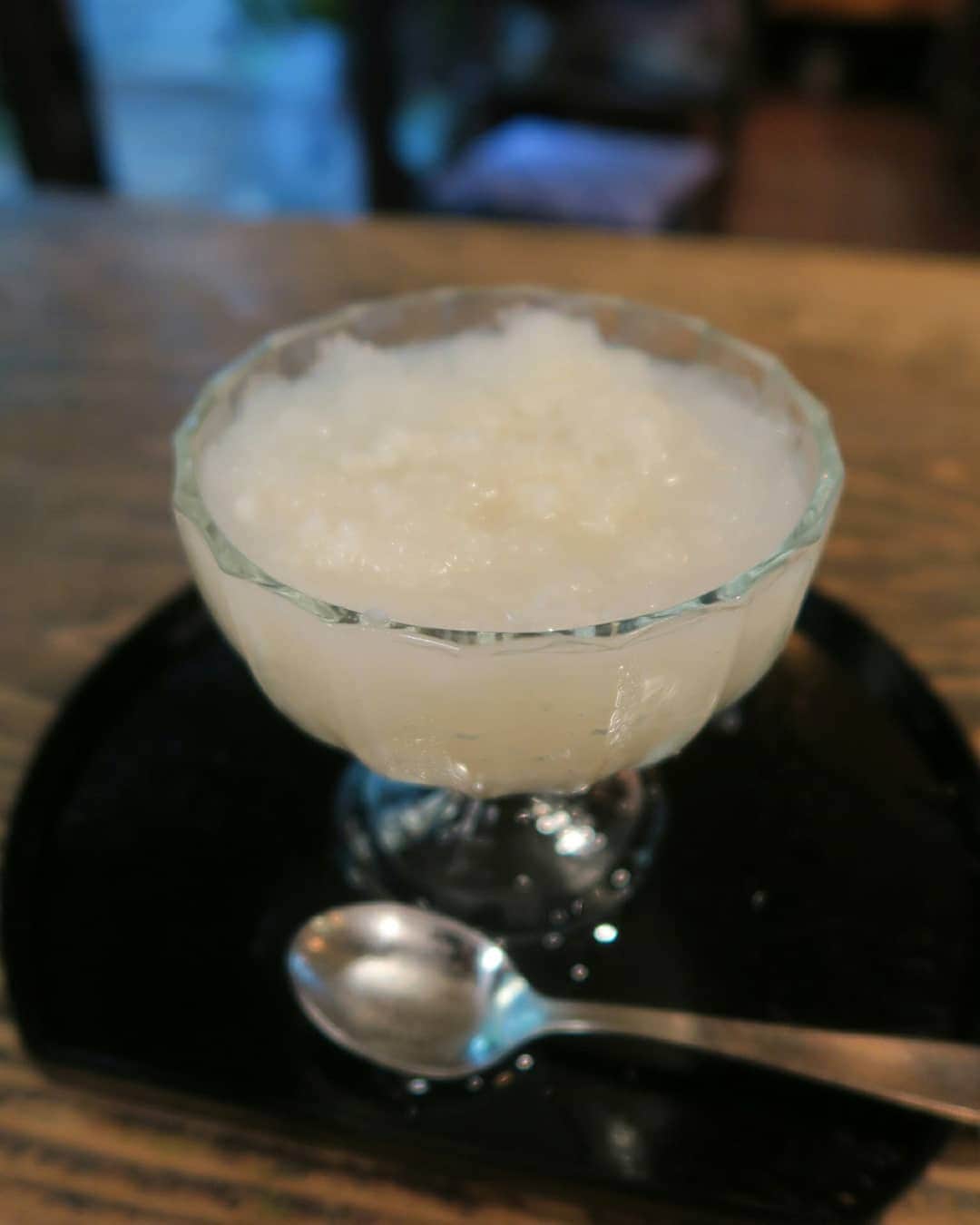 泉水はる佳さんのインスタグラム写真 - (泉水はる佳Instagram)「美味しい甘酒が飲みたい、を叶えてくれる私にとってのごちそう。 食べ進めると、氷と甘酒がいい感じに混ざりあいシャーベットのようになる。 まだまだ暑い。 疲れたときこそ。 疲れてなくても。 #氷甘酒 #甘酒 #かき氷 #神田明神 #天野屋」9月29日 13時29分 - harukasensui