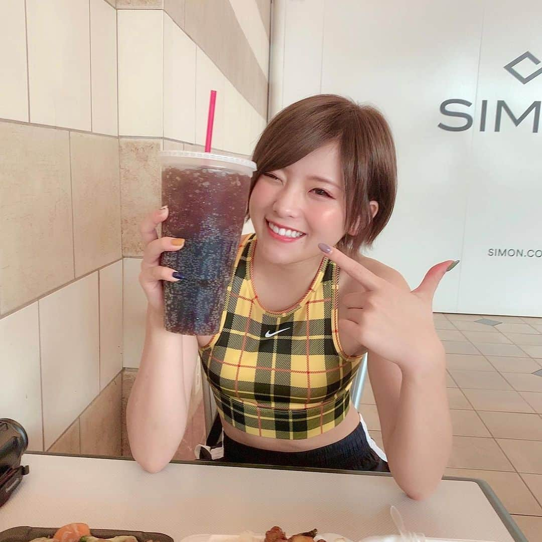 こなんさんのインスタグラム写真 - (こなんInstagram)「. . でけぇコーラ🥤  最近コーラ好きすぎる でぶになる  #頑張って半分」9月29日 13時54分 - konan_610