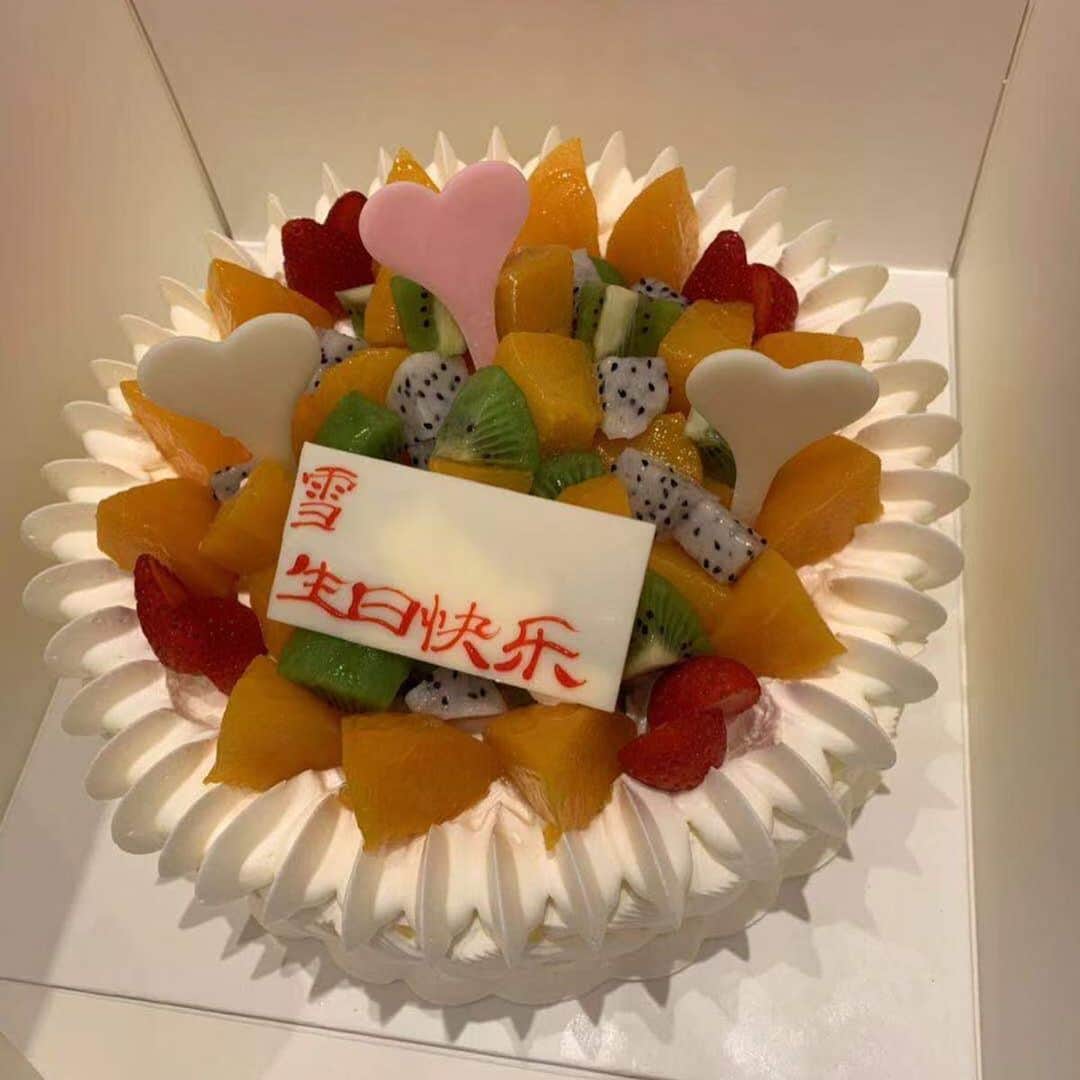 白雪さんのインスタグラム写真 - (白雪Instagram)「Happy birthday, mom! And me☺️🎂Thank you for always thinking about me. Love you♥️ #0929」9月29日 14時00分 - baixue0929