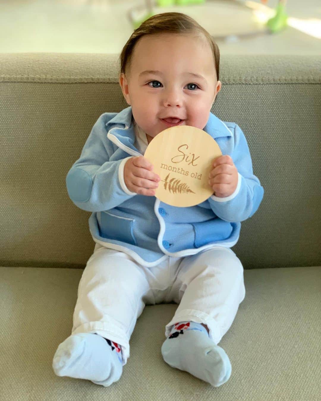 クレア・ホルトのインスタグラム：「Six months with my Jamesy boy. I can’t believe you exist 😍」